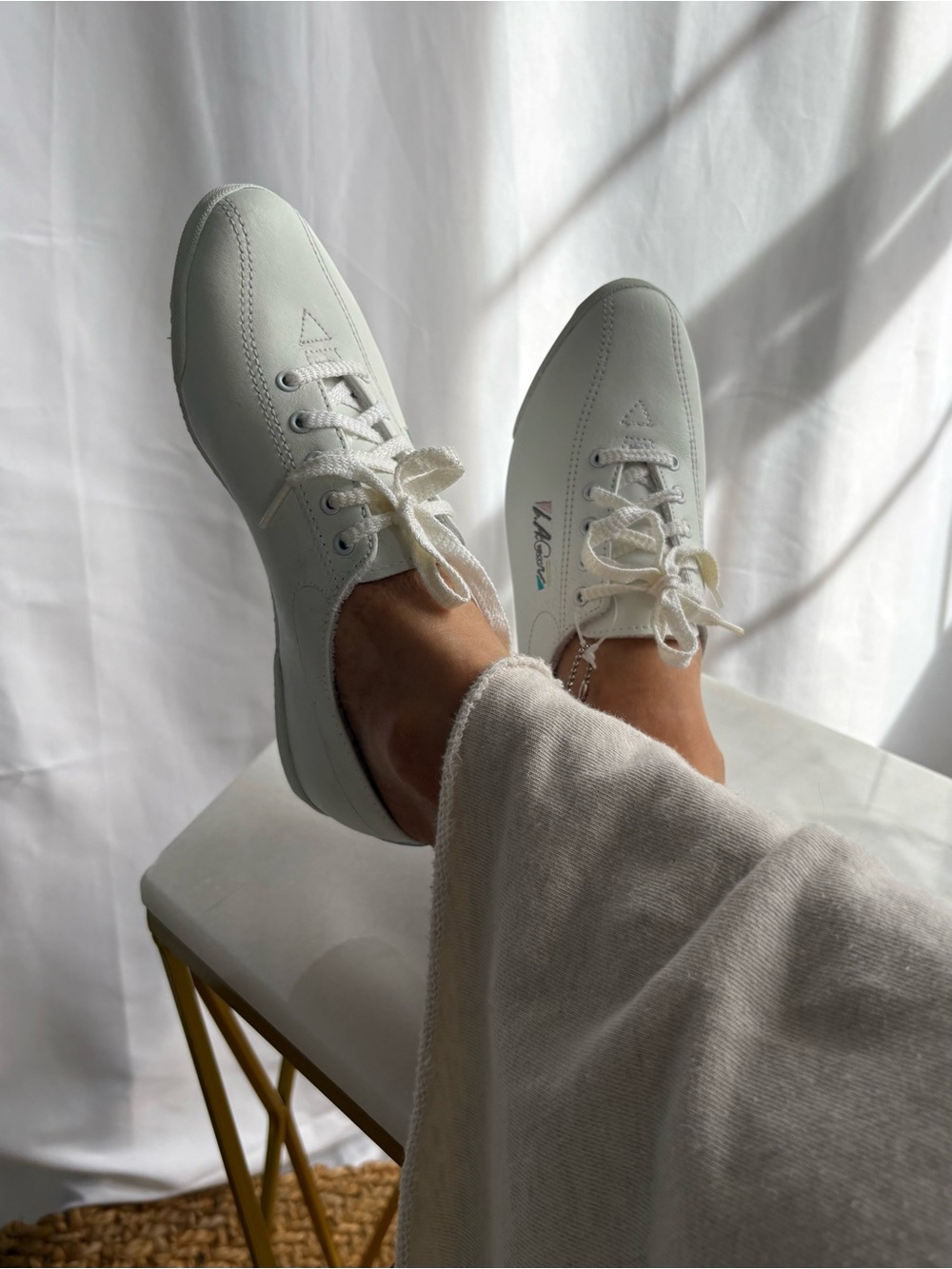 L.A. Gear Women’s White Low-Top Lace-Up Sneakers - Picture 3 of 6